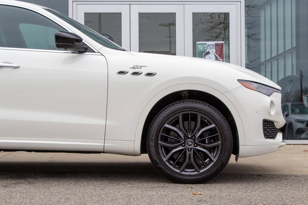 Used 2024 Maserati Levante GT Ultima image 5