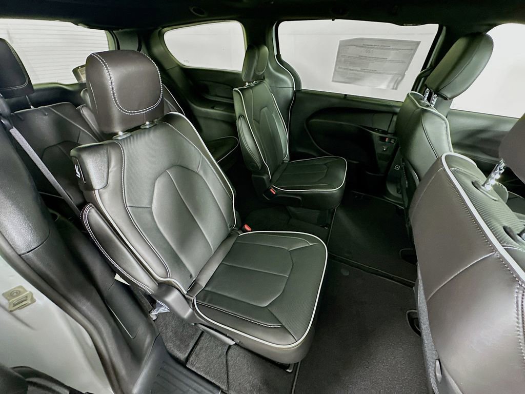 New 2026 Chrysler Pacifica Limited w/ S Appearance Package image 34