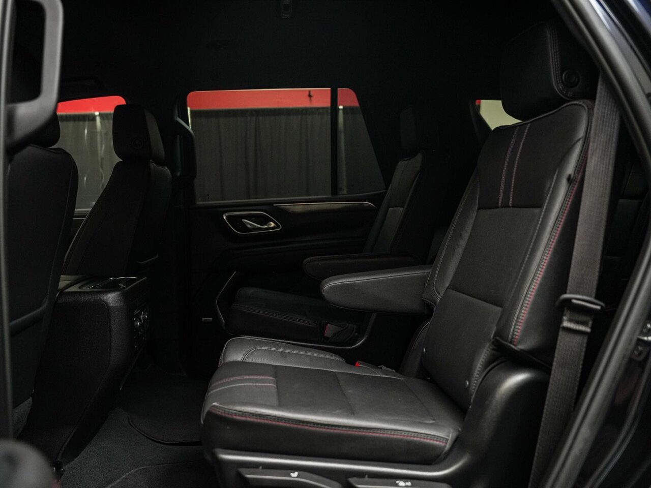 Used 2022 Chevrolet Tahoe RST w/ Luxury Package AWD/4WD image 24