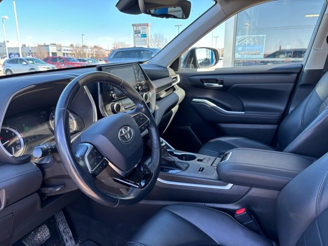 Used 2020 Toyota Highlander XLE image 12