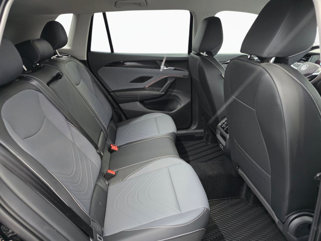New 2026 Volkswagen Tiguan SE AWD/4WD image 30
