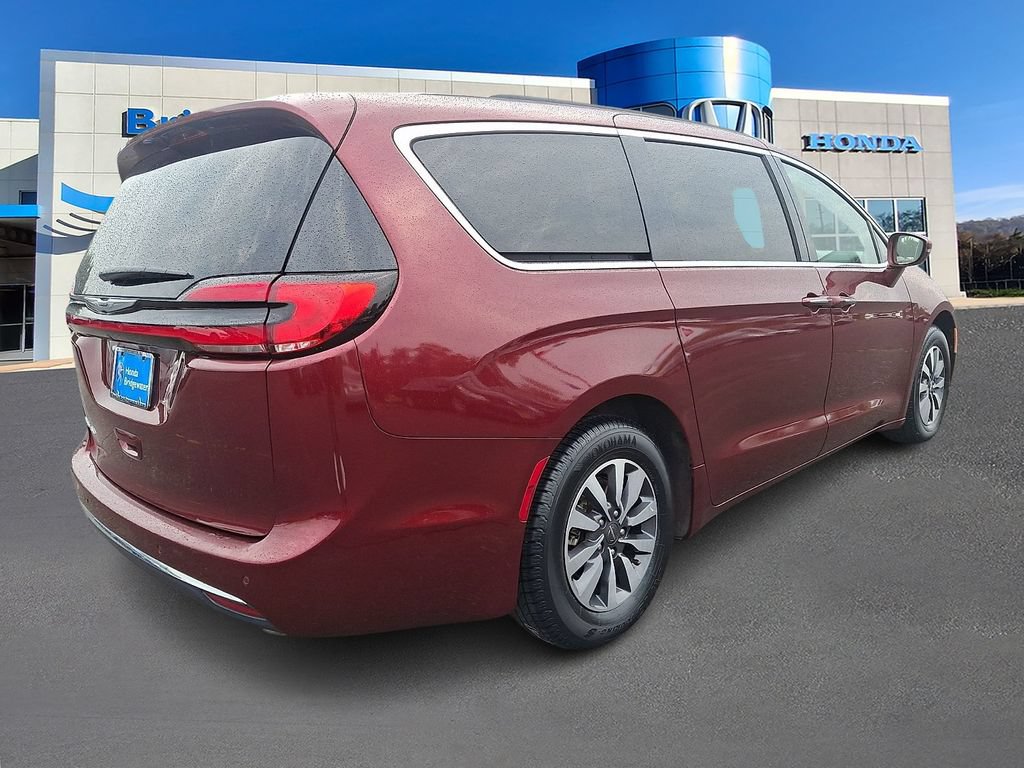 Used 2021 Chrysler Pacifica Touring-L FWD image 6