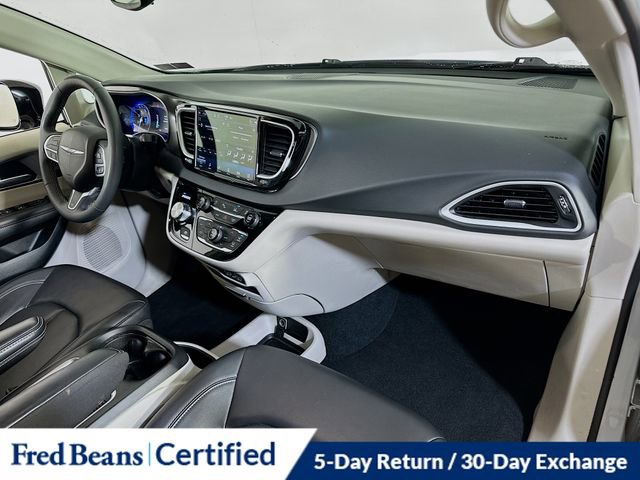 Used 2024 Chrysler Pacifica Touring-L image 12