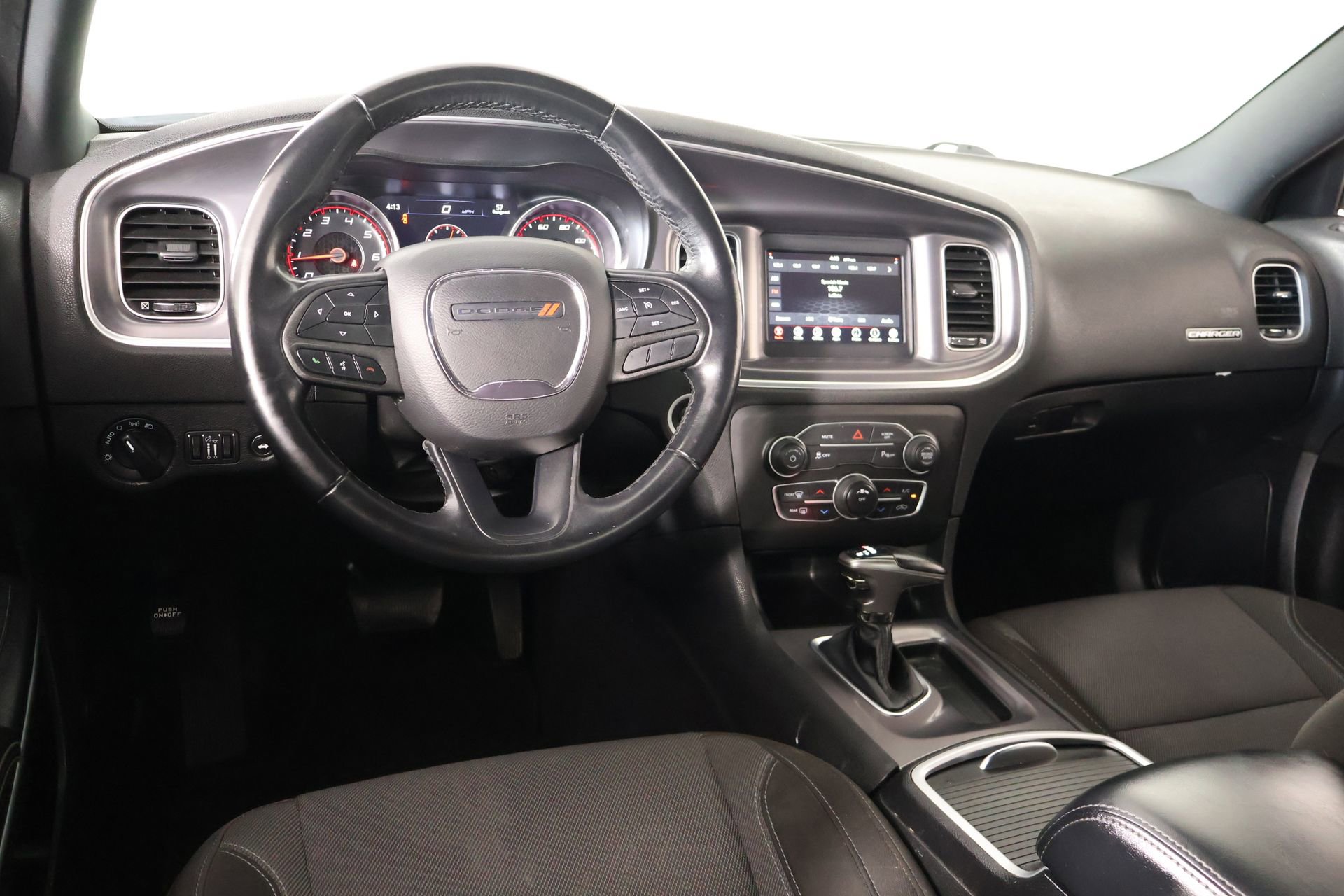 Used 2022 Dodge Charger SXT RWD image 2
