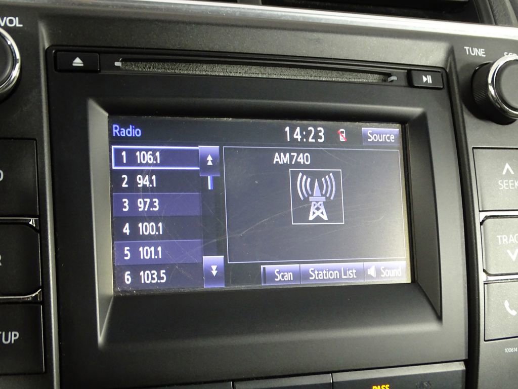 Used 2017 Toyota Camry LE image 29