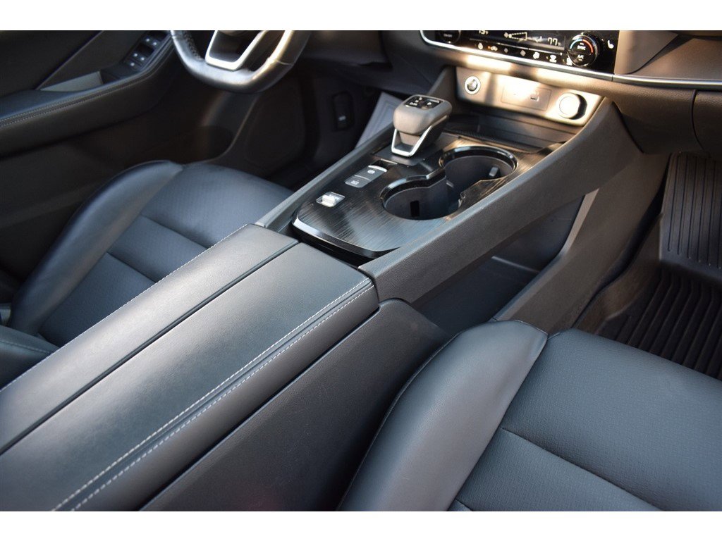 Used 2023 Nissan Rogue SV w/ SV Premium B Package image 17
