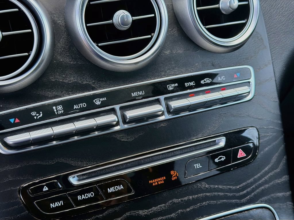 Used 2018 Mercedes-Benz GLC 300 4MATIC w/ Premium Package image 14