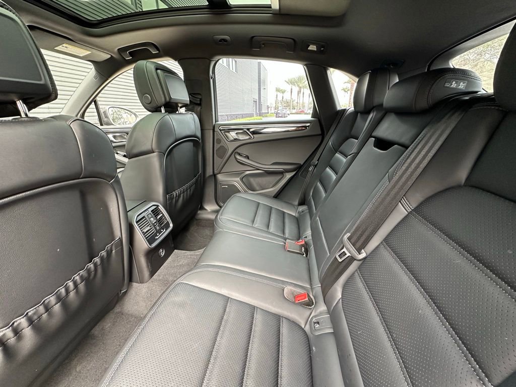 Certified 2025 Porsche Macan Turbo image 36