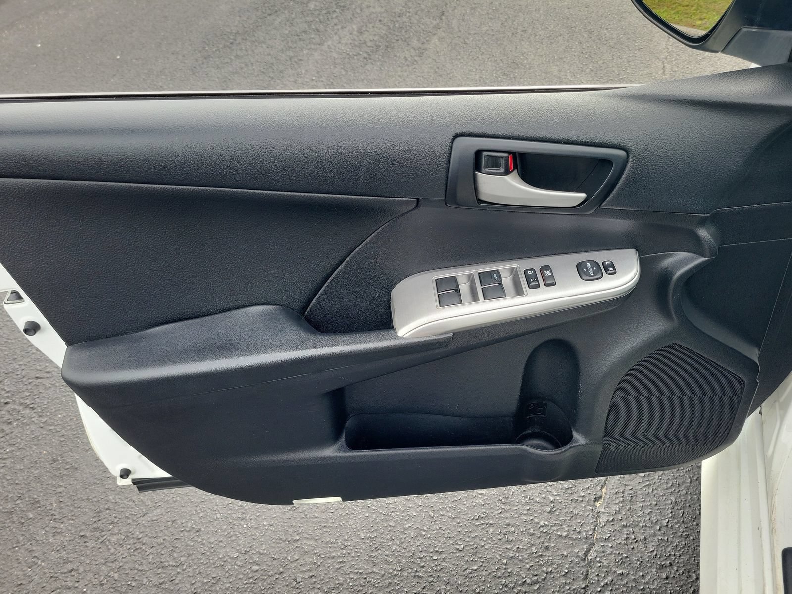 Used 2014 Toyota Camry SE w/ Moonroof Package FWD image 14