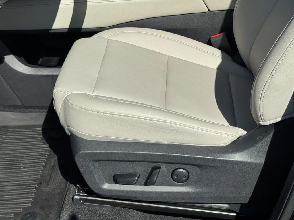 Used 2025 Nissan Murano SV AWD/4WD image 14