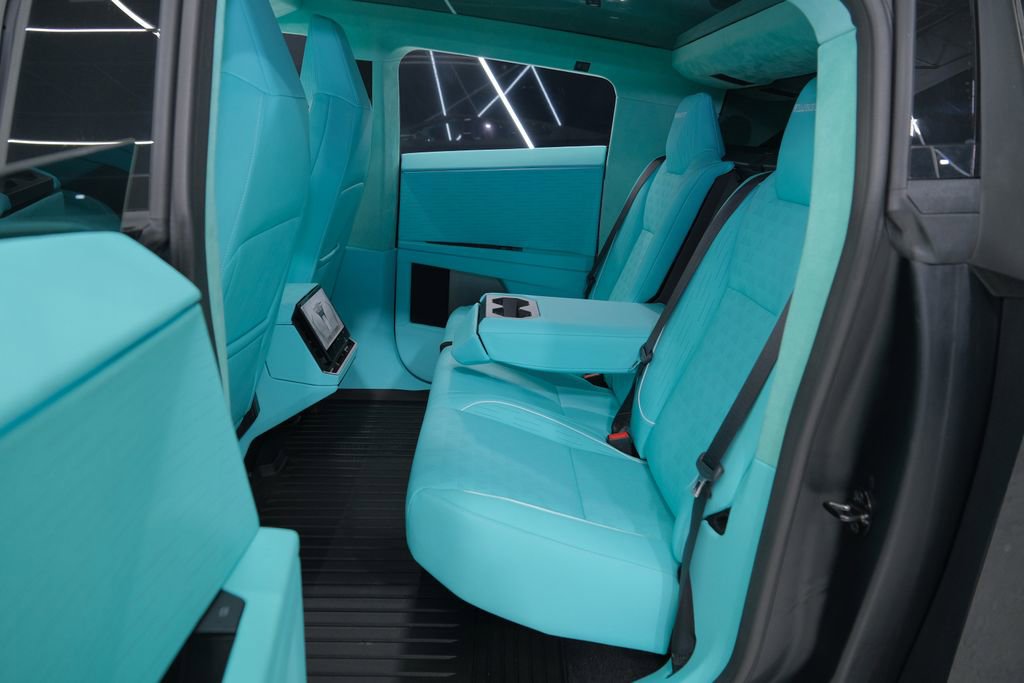 Used 2025 Tesla Cybertruck AWD Crew Cab image 32