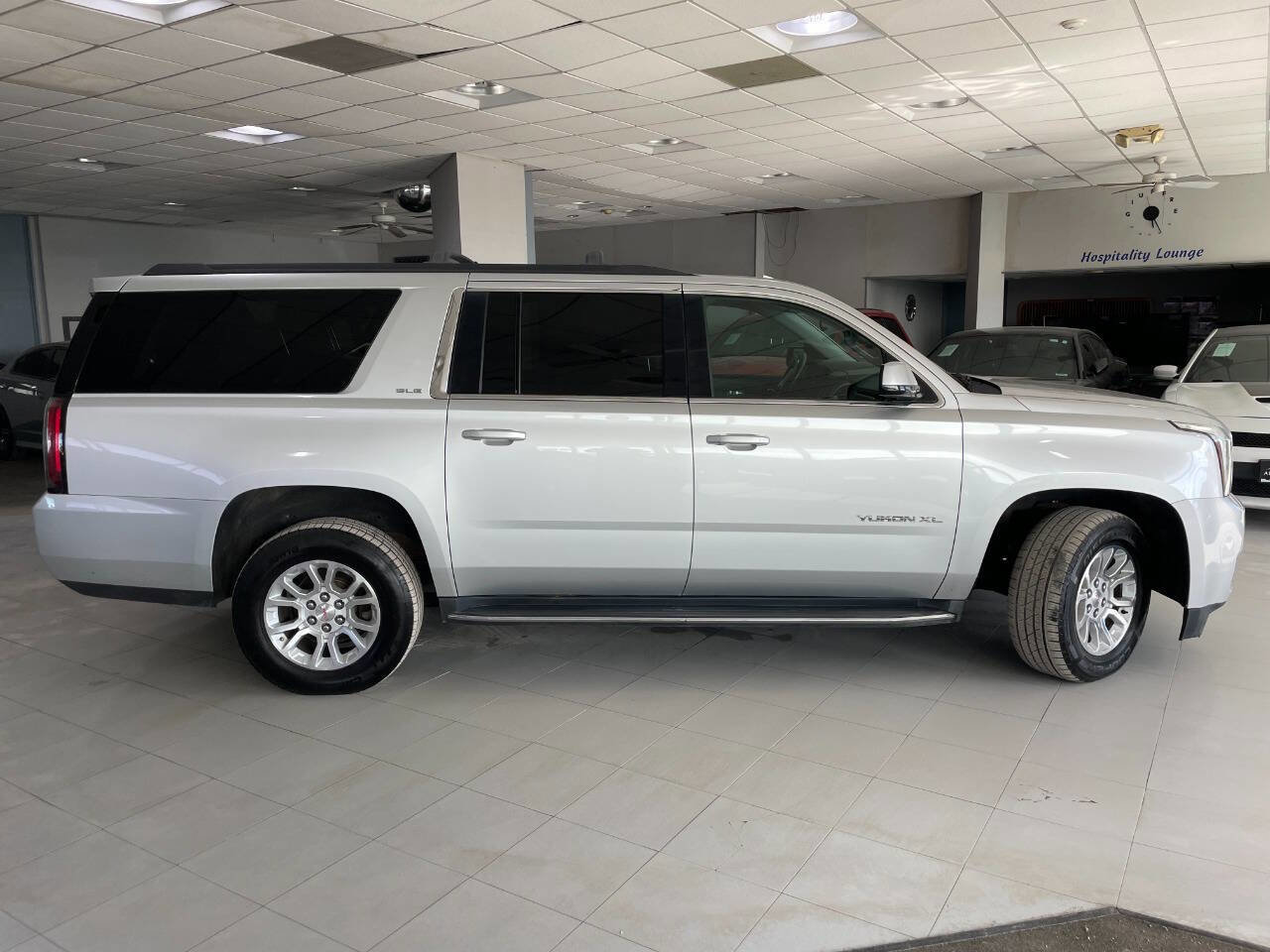 Used 2016 GMC Yukon XL SLE w/ Convenience Package image 10