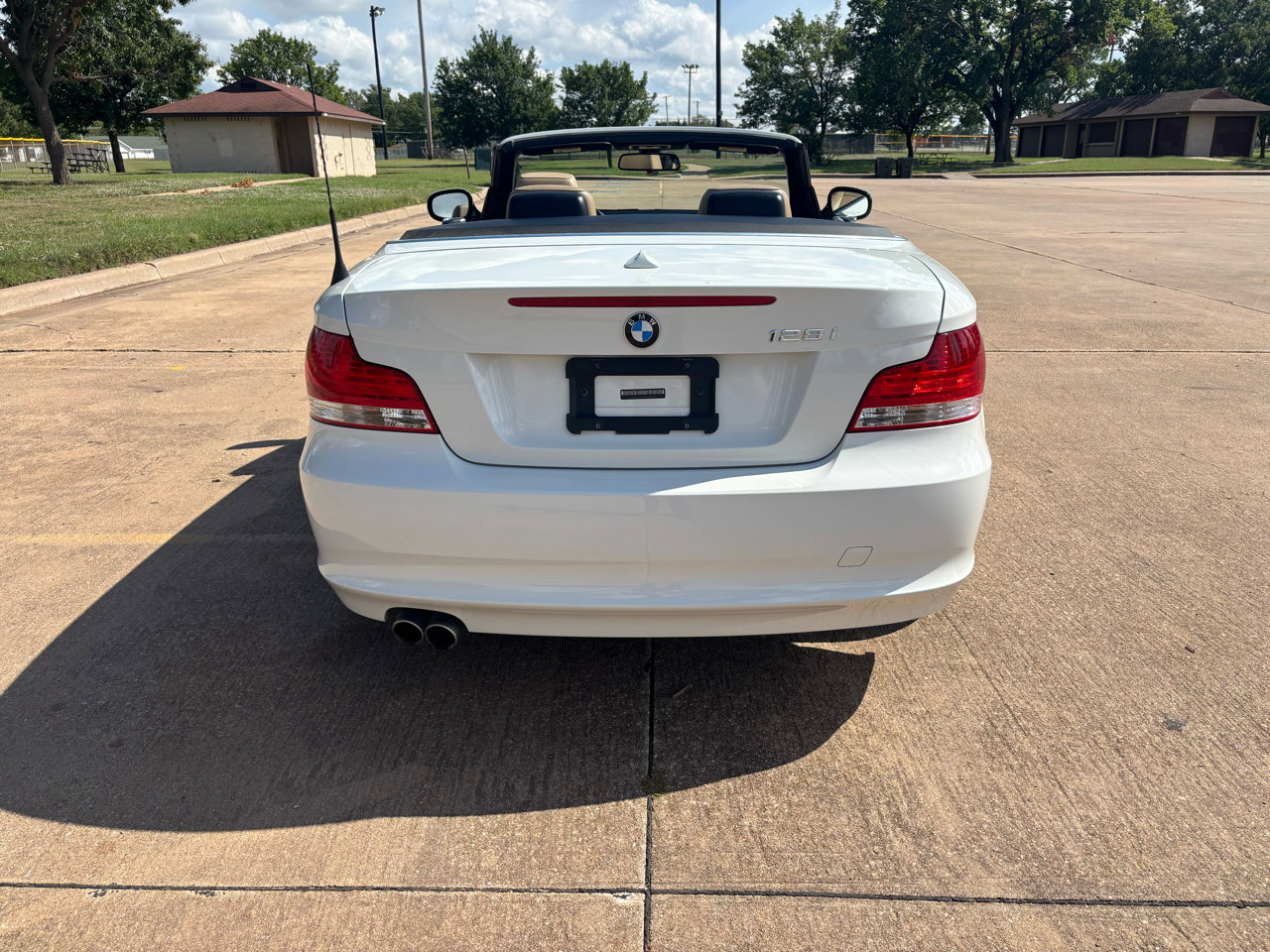 Used 2011 BMW 128i Convertible image 10