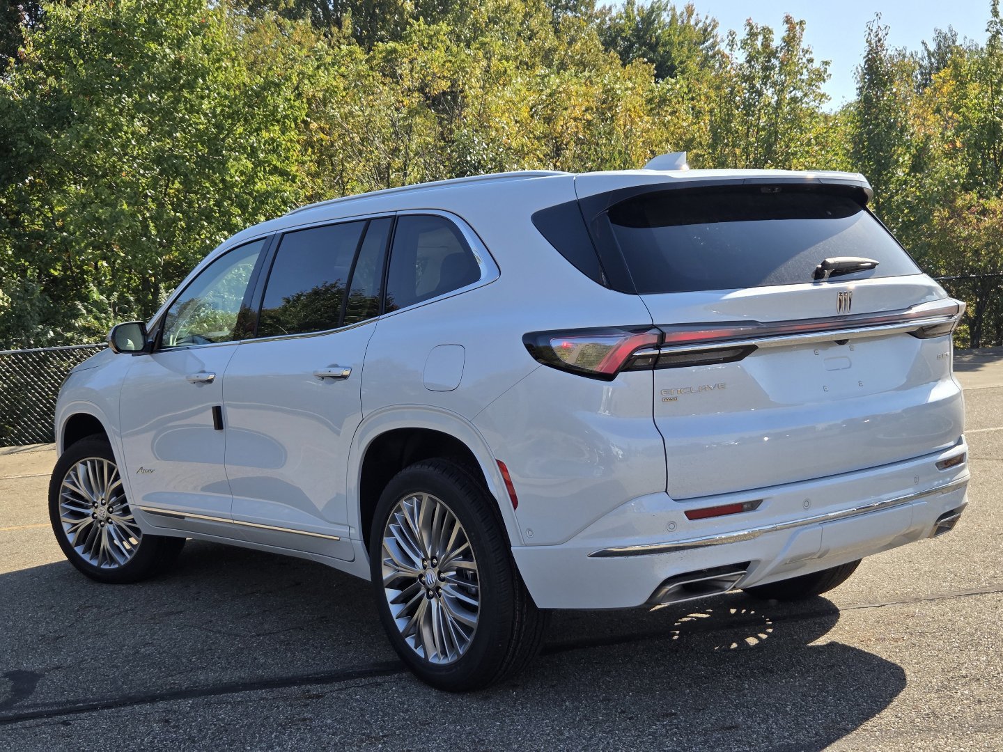 New 2027 Buick Enclave Avenir w/ LPO, Floor Liner Package AWD/4WD image 17