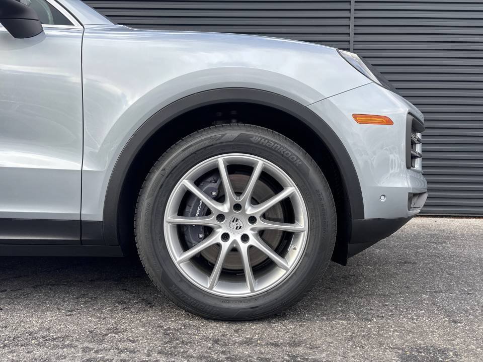 Certified 2026 Porsche Cayenne AWD/4WD image 9