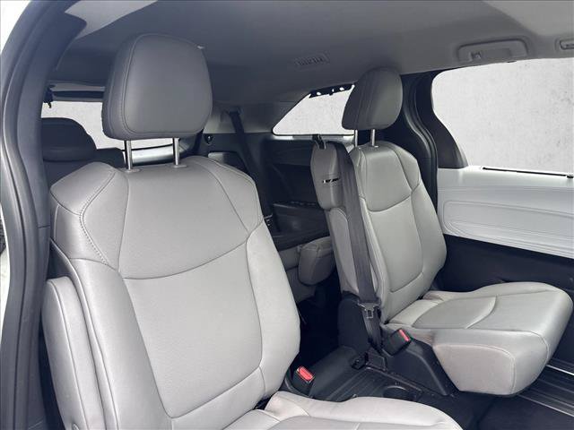 Used 2026 Toyota Sienna XLE FWD image 21