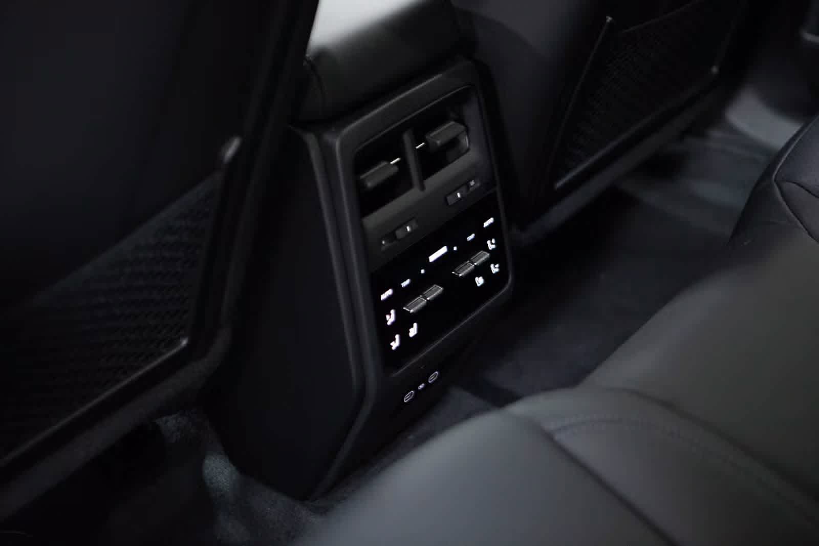 Certified 2025 Porsche Macan 4 Electric AWD/4WD image 34