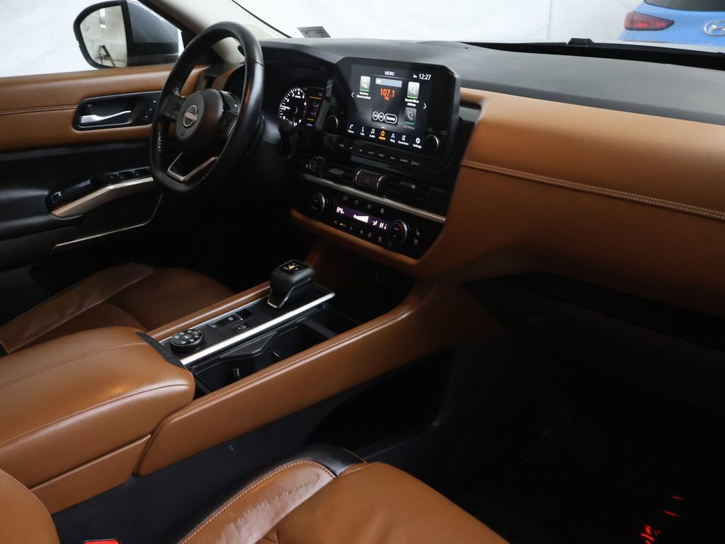 Used 2022 Nissan Pathfinder Platinum image 11