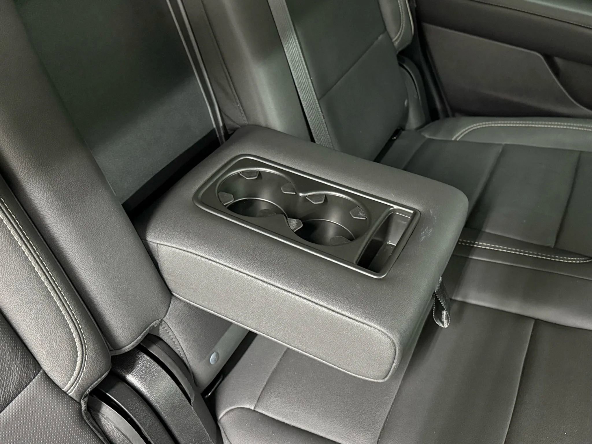 Used 2024 GMC Yukon SLT image 57