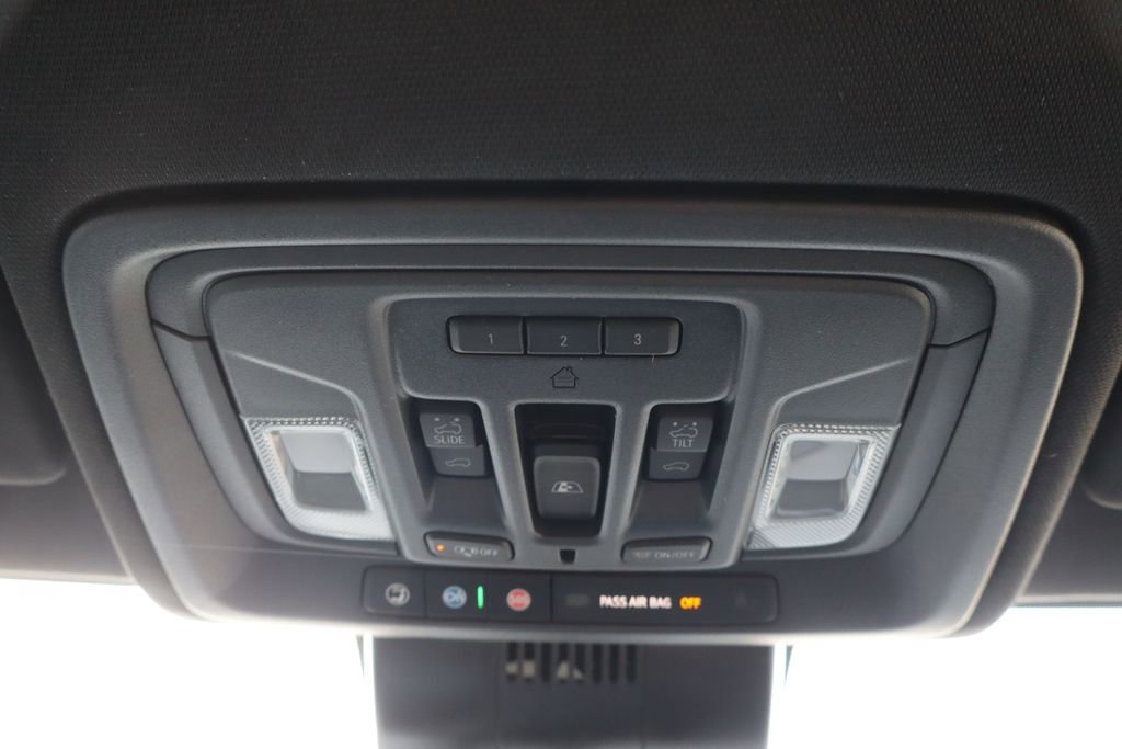 Used 2025 Chevrolet Silverado 2500 ZR2 w/ Technology Package image 17