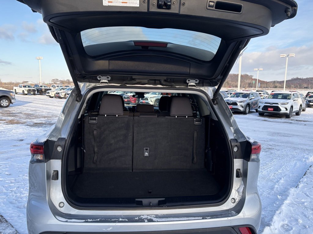 Certified 2024 Toyota Highlander LE image 5