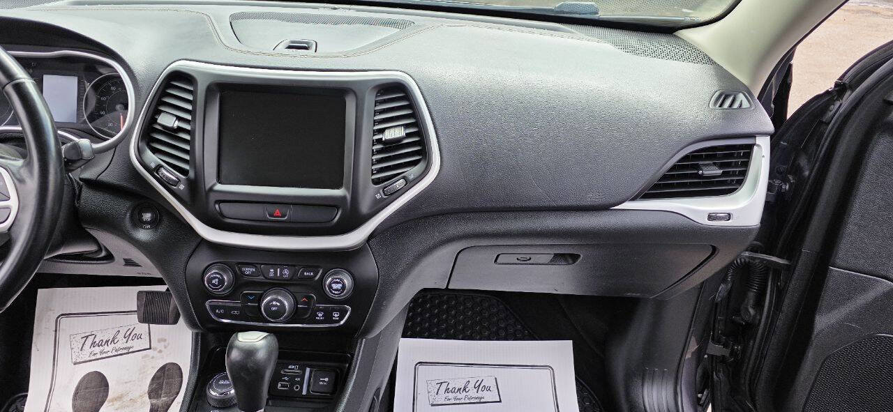 Used 2018 Jeep Cherokee Latitude Plus w/ Cold Weather Group image 14