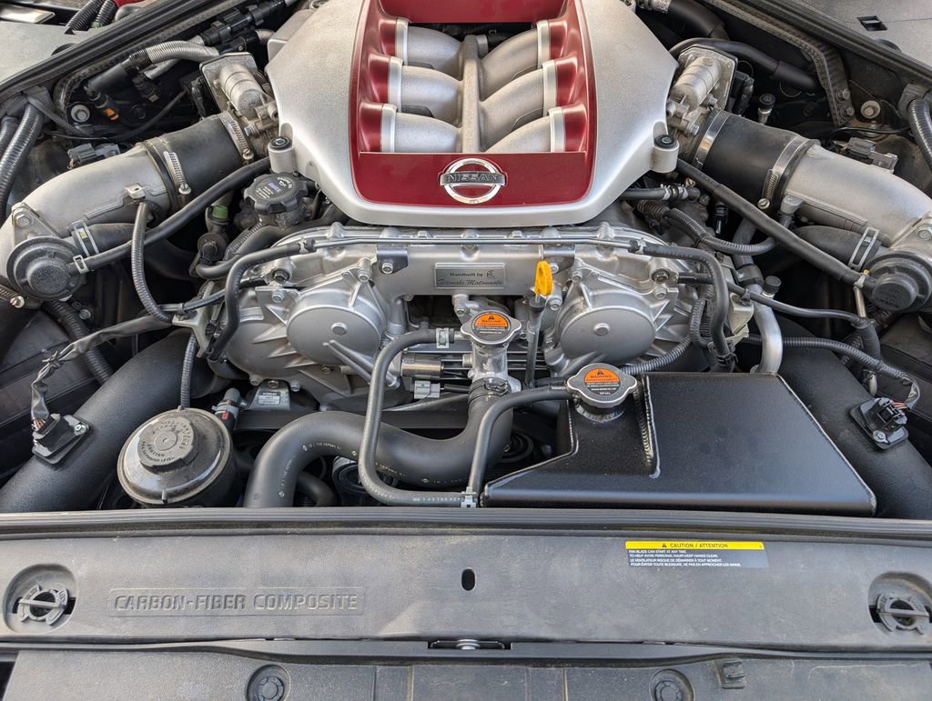 Used 2016 Nissan GT-R Premium image 3