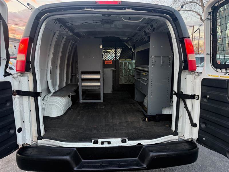 Used 2011 Chevrolet Express 2500 image 10