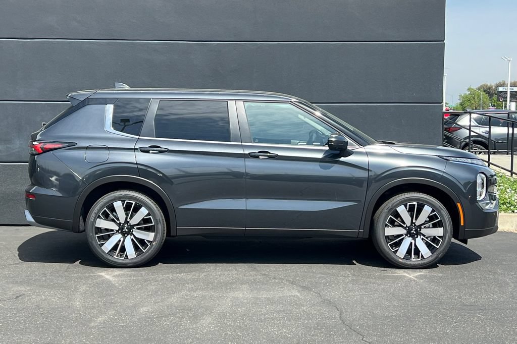 New 2026 Mitsubishi Outlander SE FWD image 4