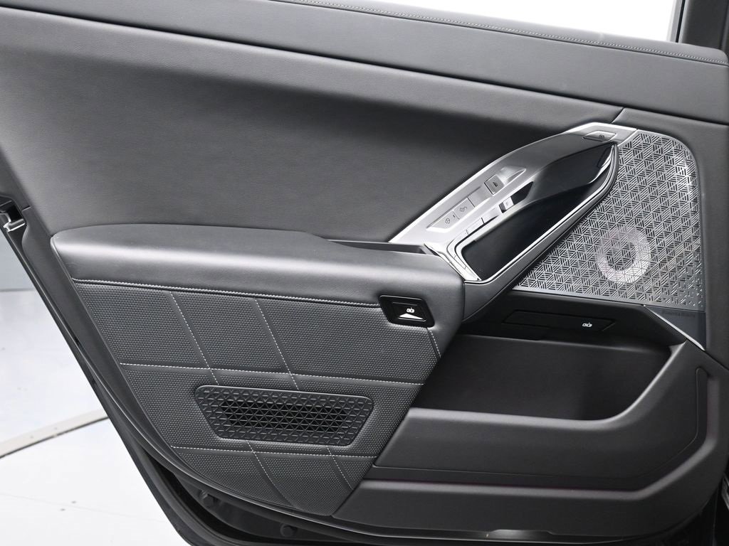 Used 2023 BMW i7 xDrive60 w/ Executive Package 2 image 19