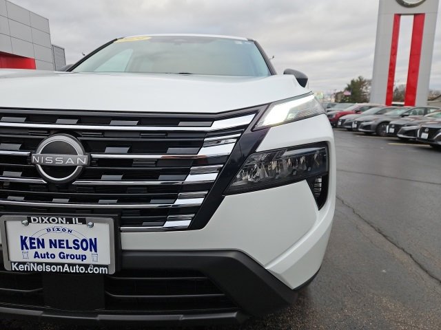 Used 2024 Nissan Rogue S image 13