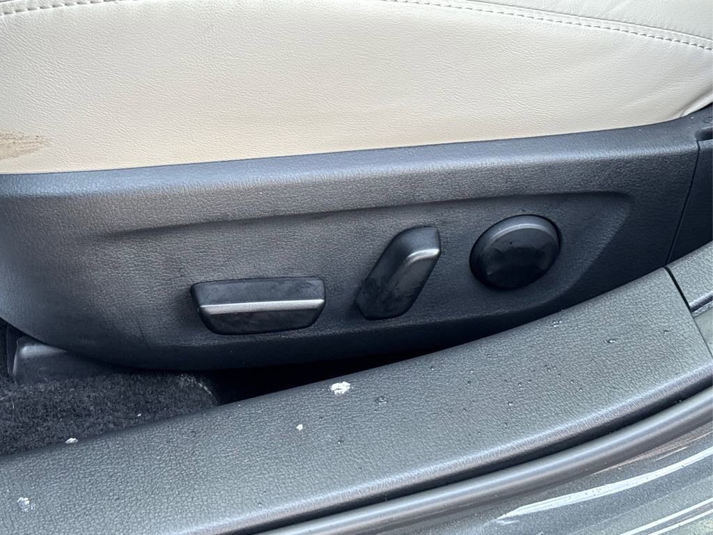 Used 2025 MAZDA MAZDA3 s image 32