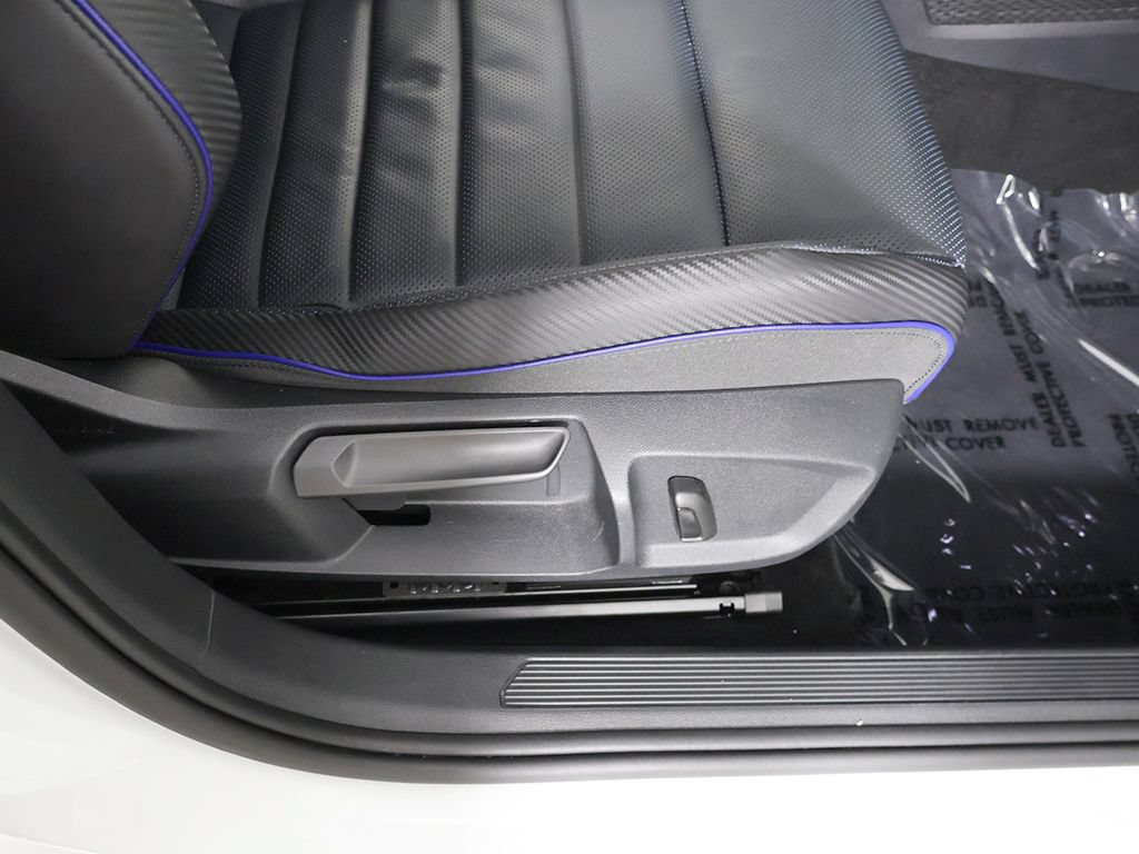Used 2024 Volkswagen Golf R AWD/4WD image 36