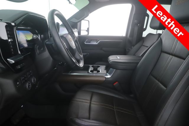 Used 2024 Chevrolet Silverado 2500 High Country w/ High Country Premium Package AWD/4WD image 17