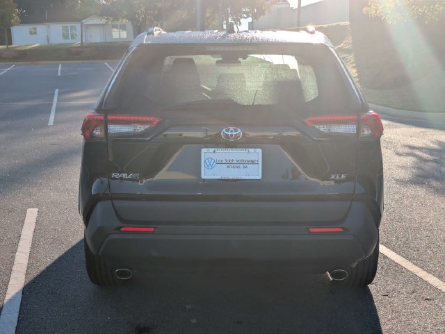 Used 2022 Toyota RAV4 XLE Premium FWD image 5