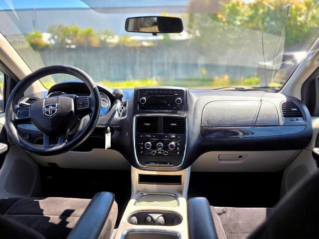 Used 2013 Dodge Grand Caravan SXT FWD image 13