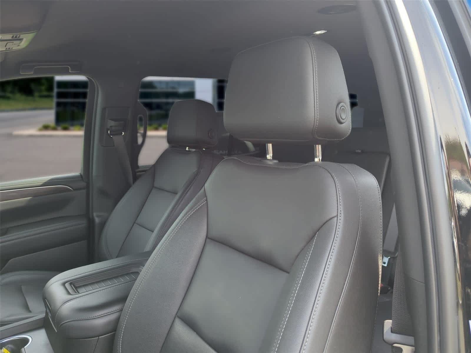 Used 2023 Chevrolet Tahoe Z71 w/ Z71 Off-Road Package AWD/4WD image 15