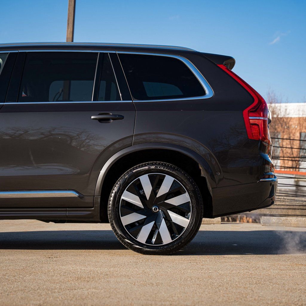 Certified 2024 Volvo XC90 T8 Plus w/ Protection Package image 4