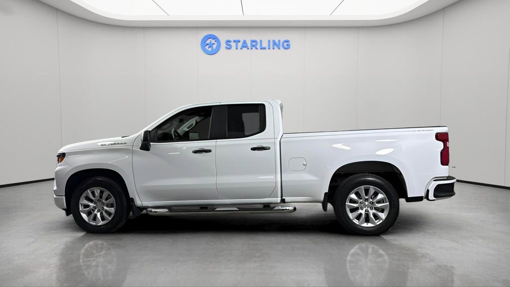 Used 2024 Chevrolet Silverado 1500 Custom image 3