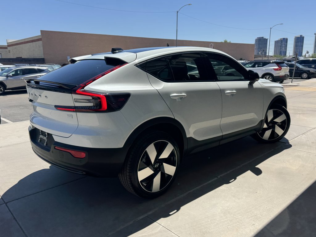 Used 2023 Volvo C40 P8 Recharge Ultimate image 4