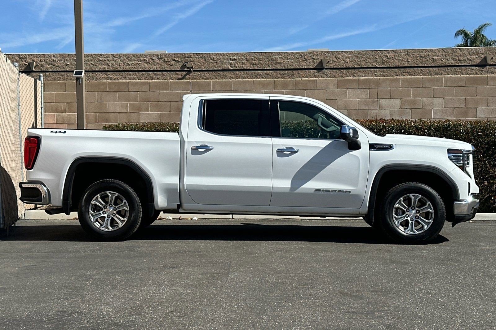 Certified 2025 GMC Sierra 1500 SLT AWD/4WD image 3