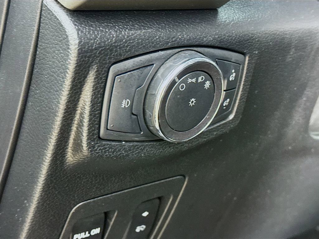 Used 2019 Ford Expedition Max XLT w/ Equipment Group 202A AWD/4WD image 12