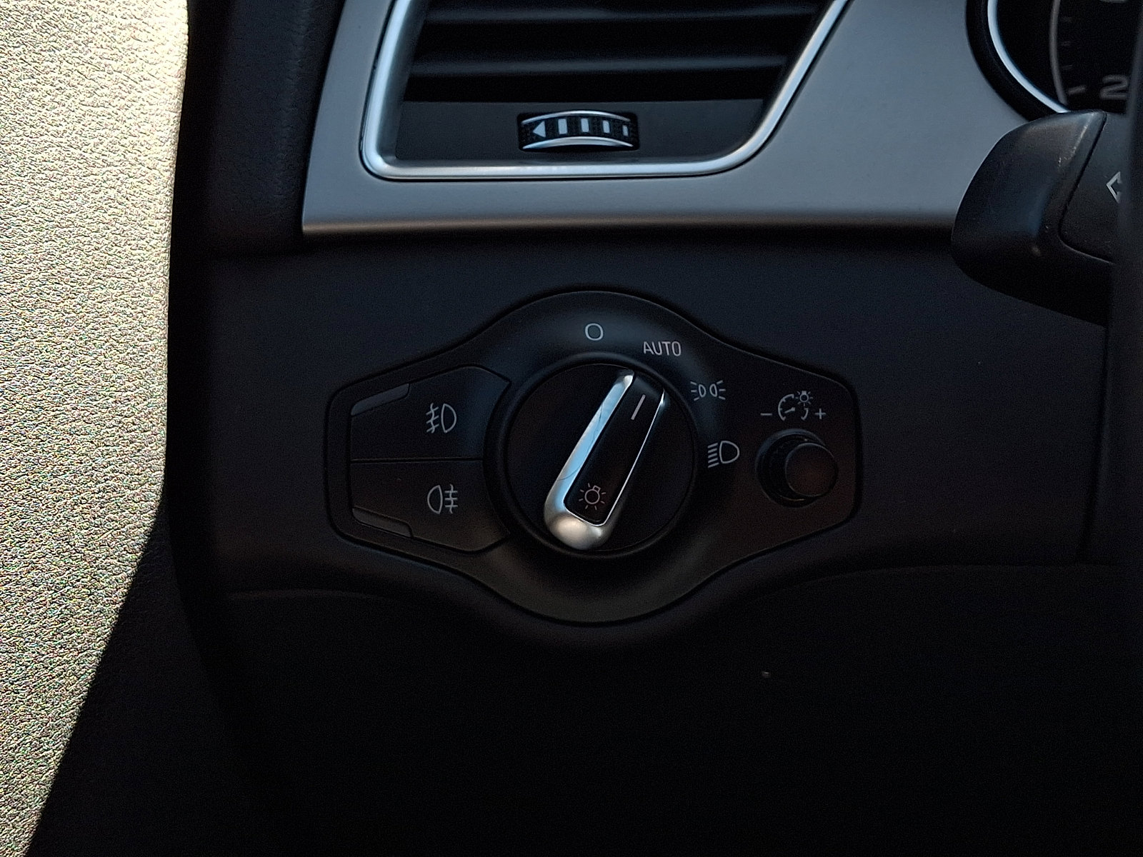 Used 2015 Audi A4 2.0T Premium image 23