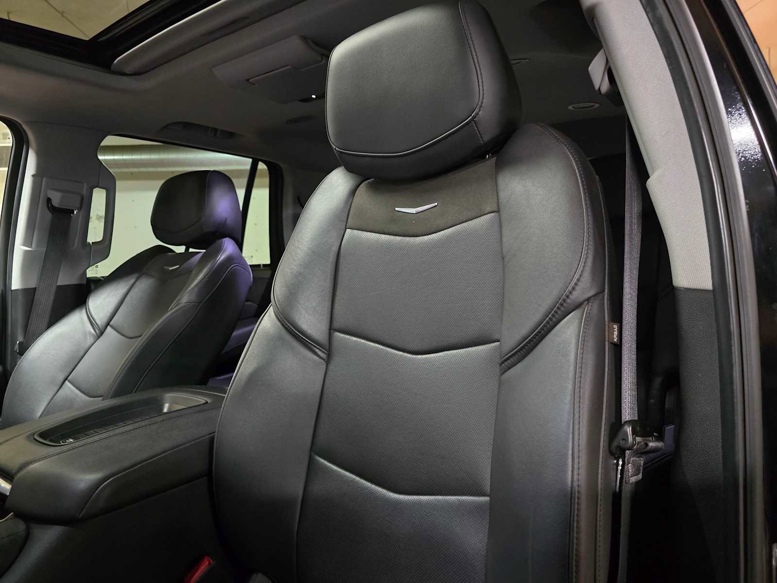 Used 2020 Cadillac Escalade Premium Luxury image 25