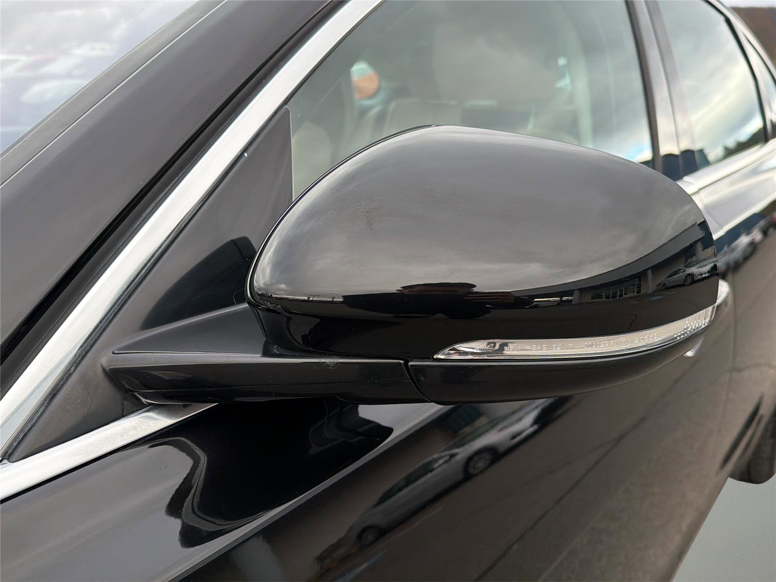 Used 2020 Jaguar XF Premium image 13