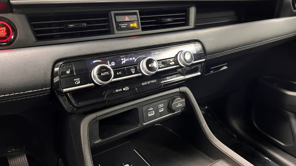 Used 2025 Honda Pilot Touring image 12