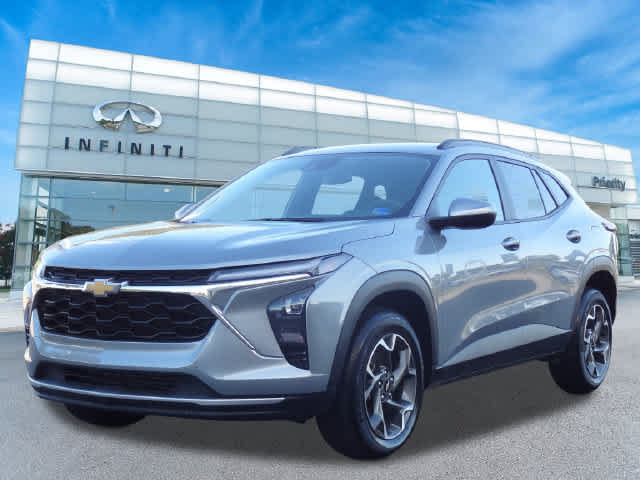 Used 2024 Chevrolet Trax LT FWD image 1