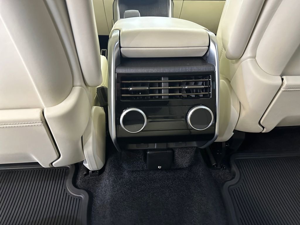 Used 2024 Land Rover Range Rover Long Wheelbase SE image 16