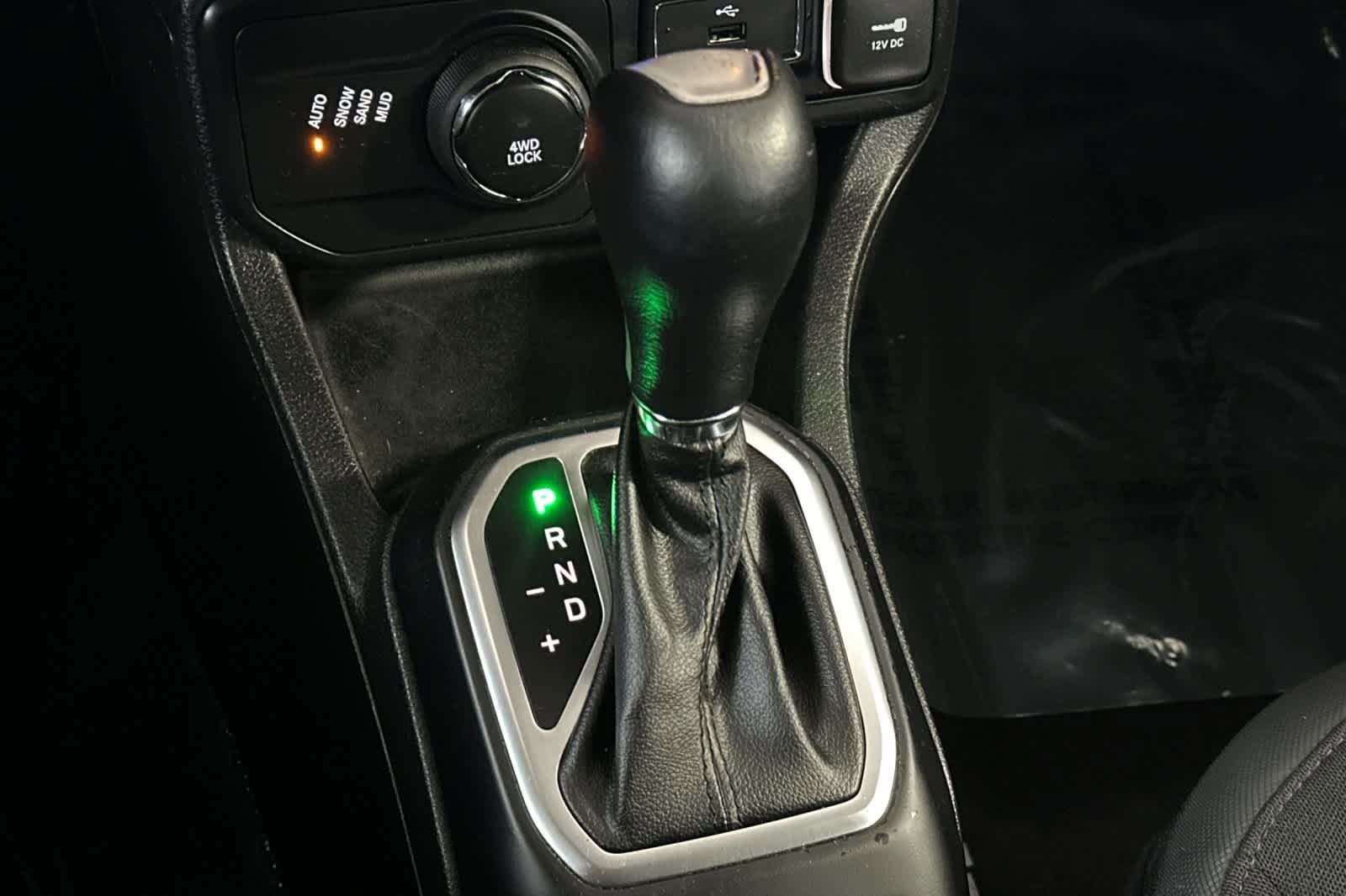 Used 2023 Jeep Renegade Latitude AWD/4WD image 22