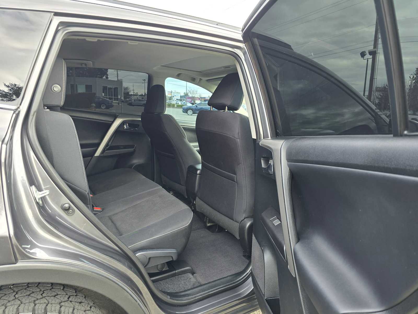 Used 2016 Toyota RAV4 XLE image 12